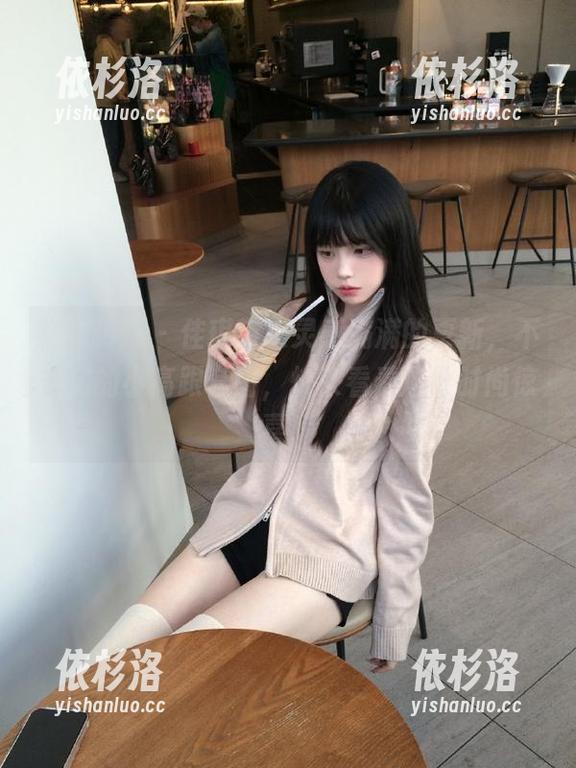 物恋传媒-佳琪 物恋传媒 - 佳琪带来灵感满满的更新,不多见的小高跟套图,快来看看这份时尚惊喜!