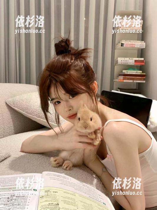 猎女神 - 美昕的网袜图集分享：每一张都是笑点顶级的滑稽瞬间！