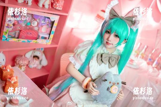 猫田圣奈奈 原图解析:猫田圣奈奈裸足作品背后的创作灵感与情感表达