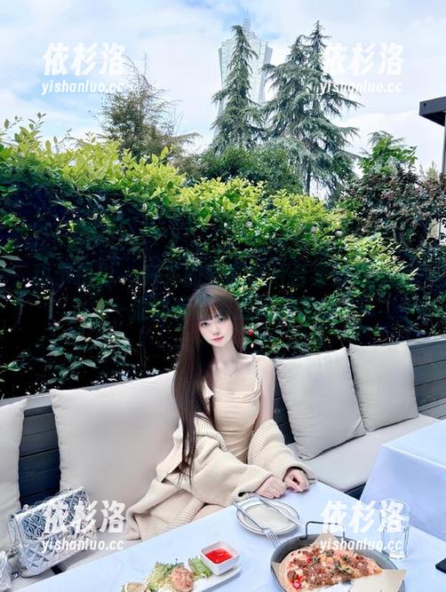 甜予摄影-齐齐 甜予摄影 - 齐齐的礼服照片合集分享:每一张都诉说着时尚的故事