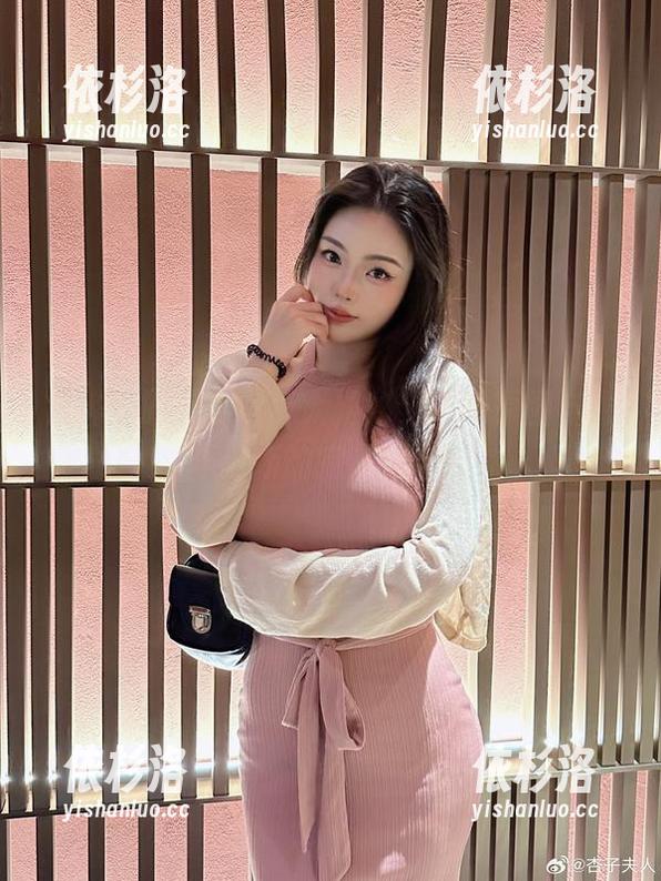 白烨烨 白烨烨的美足写真大揭秘,畅享原图与最新更新的完美结合!