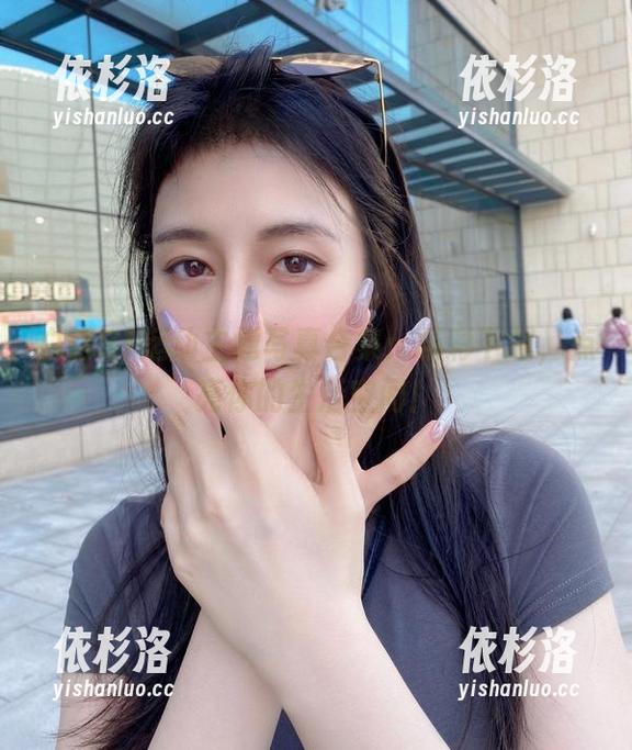 白银81 白银81运动主题写真合集:精彩下载,点亮你的生活空间!