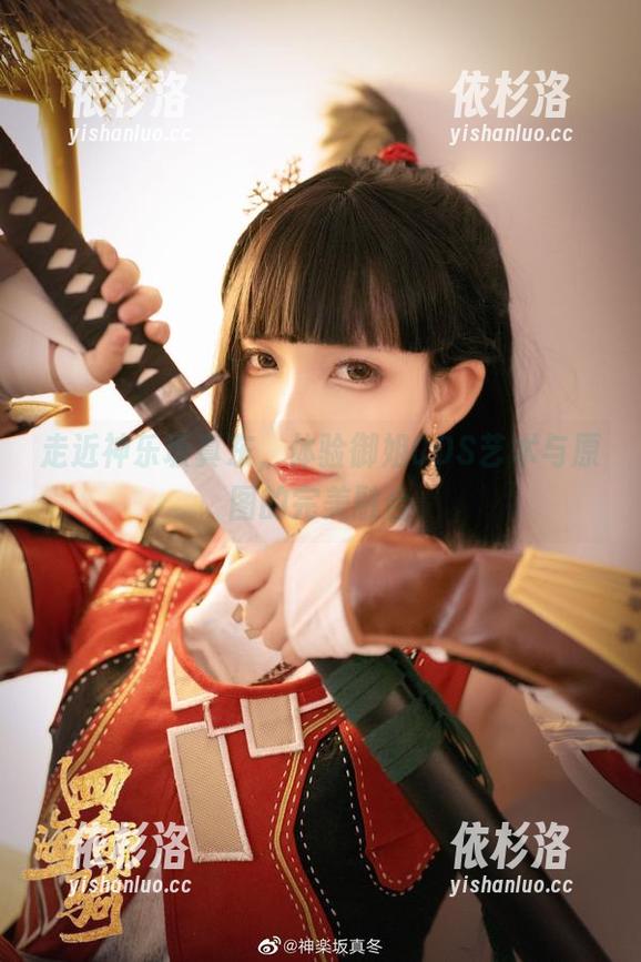 神乐坂真东 走近神乐坂真东,体验御姐COS艺术与原图的完美融合
