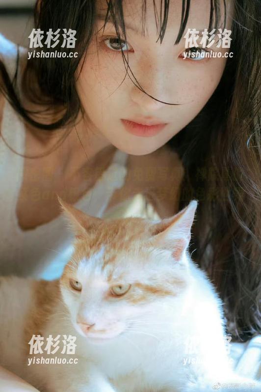 微密圈 - 不容错过的免费写真：禅院熏的紫色and银色，带你走进梦幻的色彩世界！
