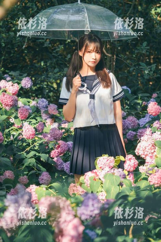 秀人网-Elise谭晓彤 秀人网 - Elise谭晓彤作品集中的纯白瞬间:轻盈写真展现时光流转