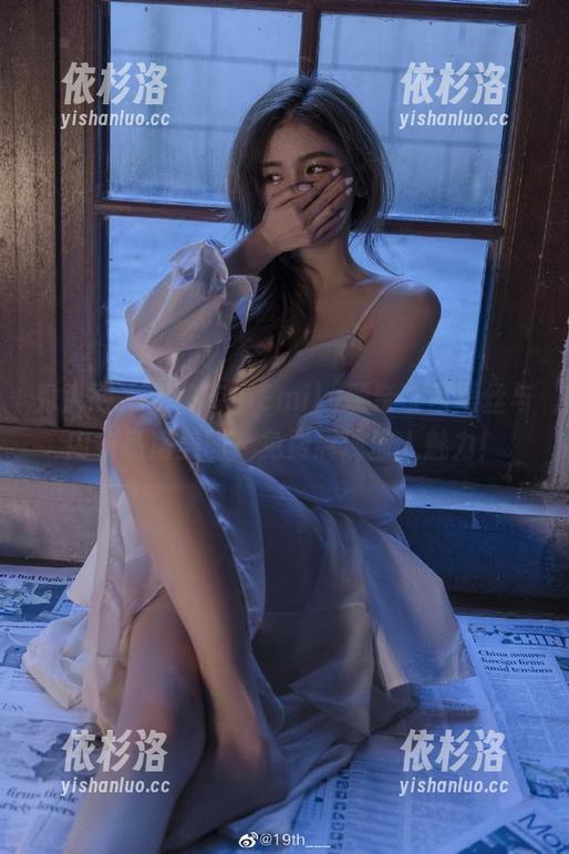 秀人网-Emily顾奈奈酱 秀人网 - 手快有!Emily顾奈奈酱黑丝与内衣私房美图,免费展现撩人魅力!