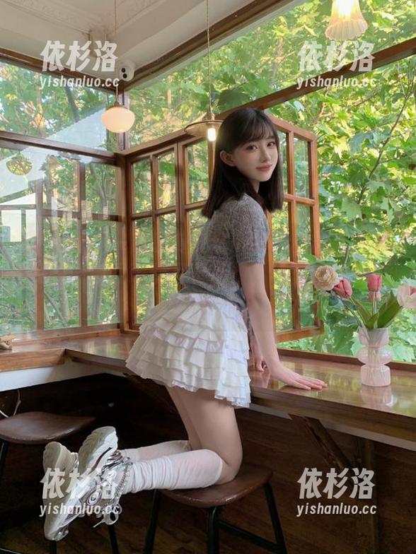 秀人网-安然maleah 秀人网 - 一起欣赏安然maleah的死库水美图,获取珍贵写真资源,让你大饱眼福!