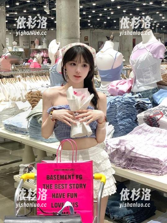 秀人网-戴允祺zoe 秀人网 - 居家写真中的光与影:跟随戴允祺zoe体验家的温馨与魅力,超值资源源源不断