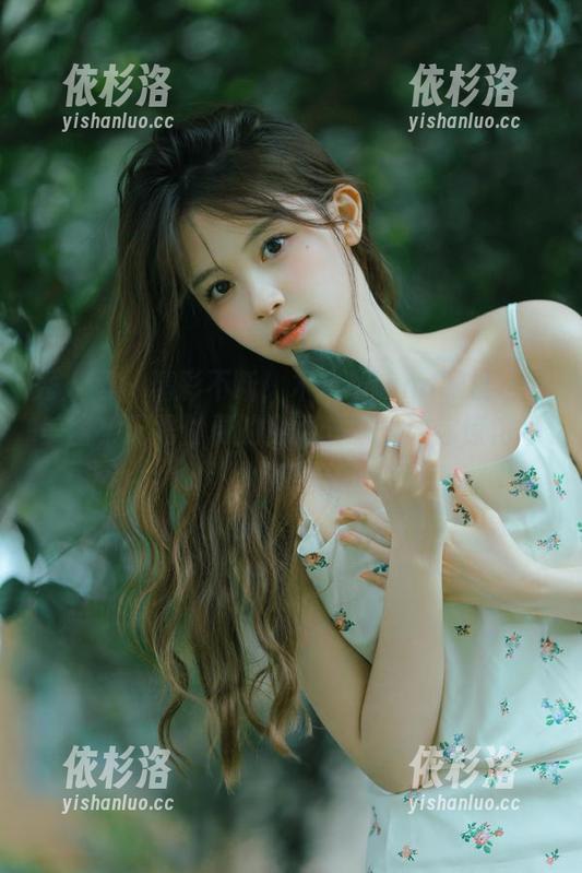 秀人网-木木hanna 秀人网 - 精彩不断!木木hanna眼镜写真美图,无需付费的免费分享,让你惊艳不断!