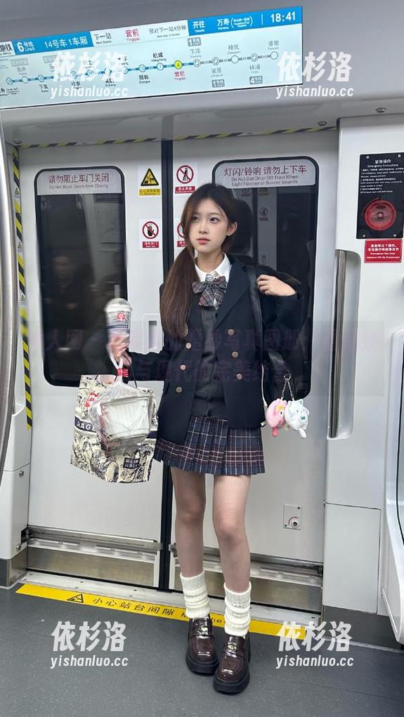 秀人网-桓淼淼 秀人网 - 桓淼淼的婚纱写真图册:重温经典与现代的完美结合