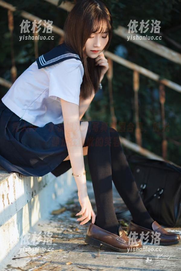 秀人网-水水姐 秀人网 - 水水姐双人写真套图合集,时光静止在彼此的笑容中
