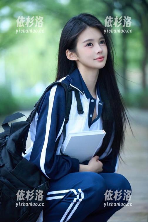 秀人网-沐言yanyan 秀人网 - 沐言yanyan的空姐私拍套图,优雅与自由的完美碰撞