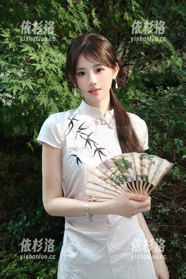 秀人网-潘琳琳ber 秀人网 - 在潘琳琳ber的豹纹写真中,观看她独特的时尚哲学