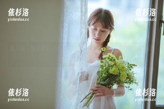 秀人网-狐小妖Baby 秀人网 - 狐小妖Baby礼服写真精美原图下载,展现她的独特风格与风采