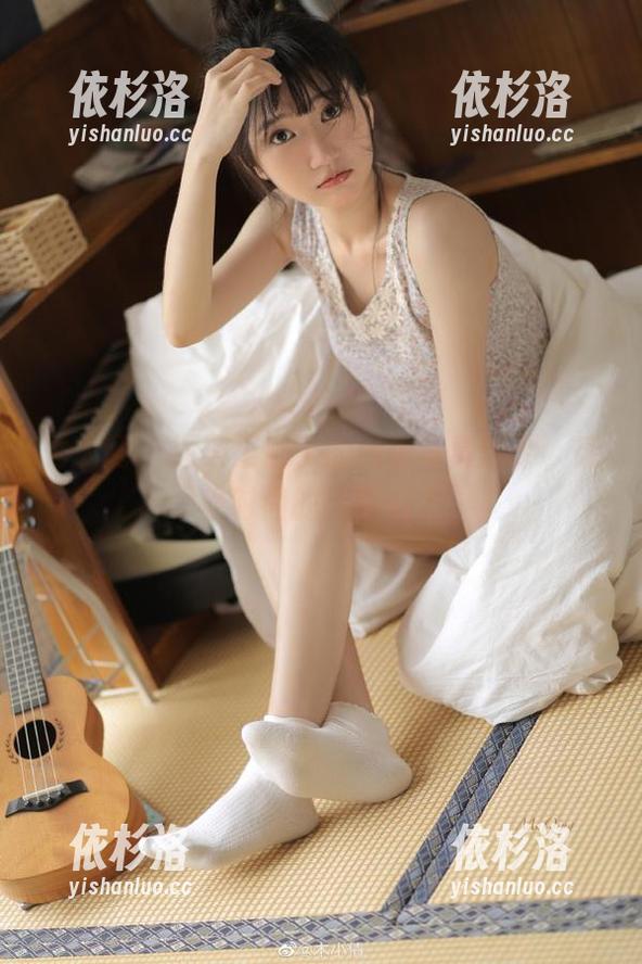 秀人网-王俪丁 秀人网 - 探索王俪丁的网袜写真图册,感受时尚的无限魅力