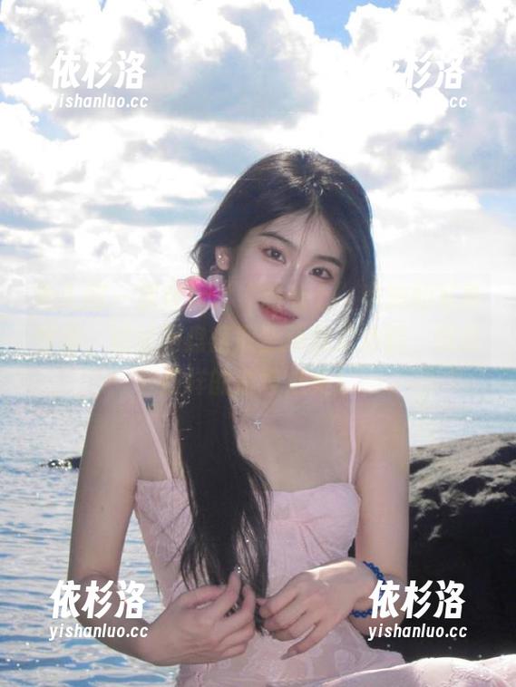 秀人网-甜七七 秀人网 - 深度探讨“甜七七”学妹的写真作品,通过网盘获取全新视觉体验,感受别样的清纯之美!