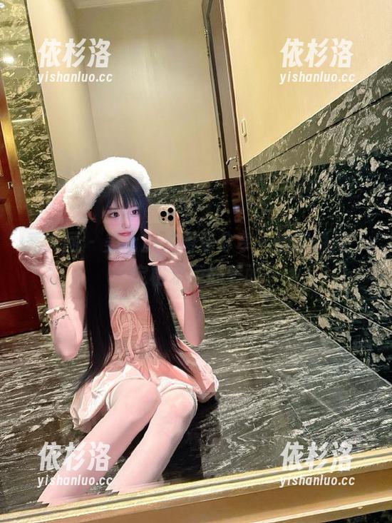 秀人网-美七 秀人网 - 美七旅拍图集分享:捕捉瞬间,定格永恒的美丽