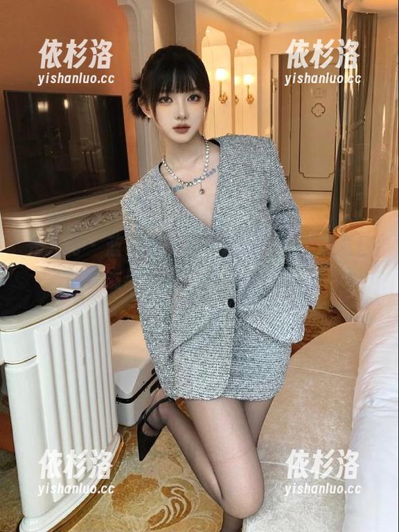 秀人网-蓝夏 秀人网 - 蓝夏的蕾丝写真合集,展现夏日的妩媚与风情,别忘了分享哦!