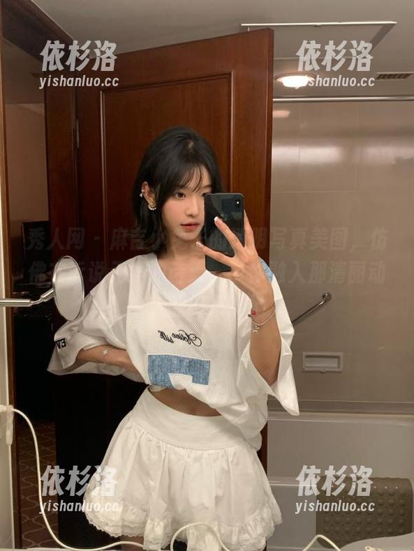 秀人网-麻吉小兔子 秀人网 - 麻吉小兔子的透明写真美图,仿佛在诉说无声的诗篇,带你融入那清丽动人的幻想境地
