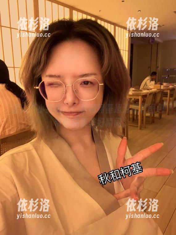 秋和柯基 迷人“小红帽”:秋和柯基超清福利图包,带你探索美好瞬间。