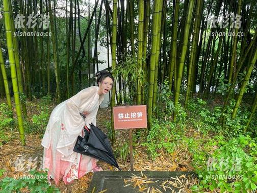秋和柯基 洗衣房的室友姐姐:秋和柯基的写真合集,清新又迷人!