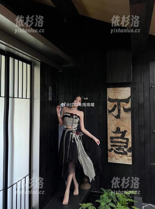 米线线sama 关于“米线线sama”的制服写真,超华丽图册原图分享
