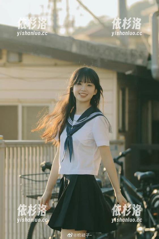 紧急企划 - 图集里的龙崎聆音：揭开女神写真背后的趣味故事！