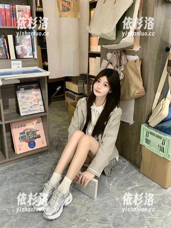 美媛馆-伊小七MoMo 美媛馆 - 解锁伊小七MoMo长腿的魅力,超赞图包与精彩合集