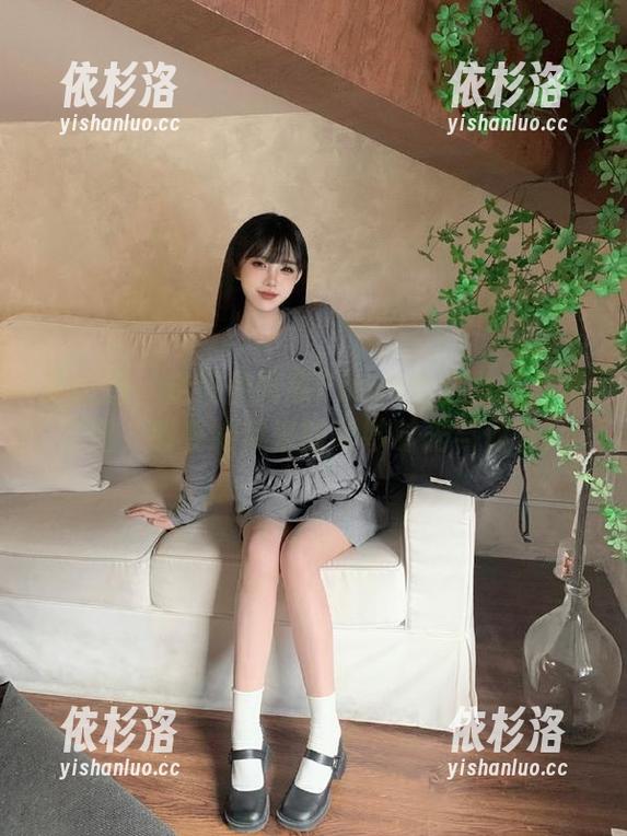美媛馆-伊雨蔓Fiona 美媛馆 - 走进伊雨蔓Fiona全套女仆写真原图,感受她带来的奇妙时光与体验!