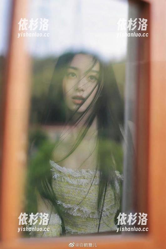 美媛馆-夏小秋秋秋 美媛馆 - 让人心动的夏小秋秋秋私拍旗袍美图,绽放魅力与温柔的女性风范