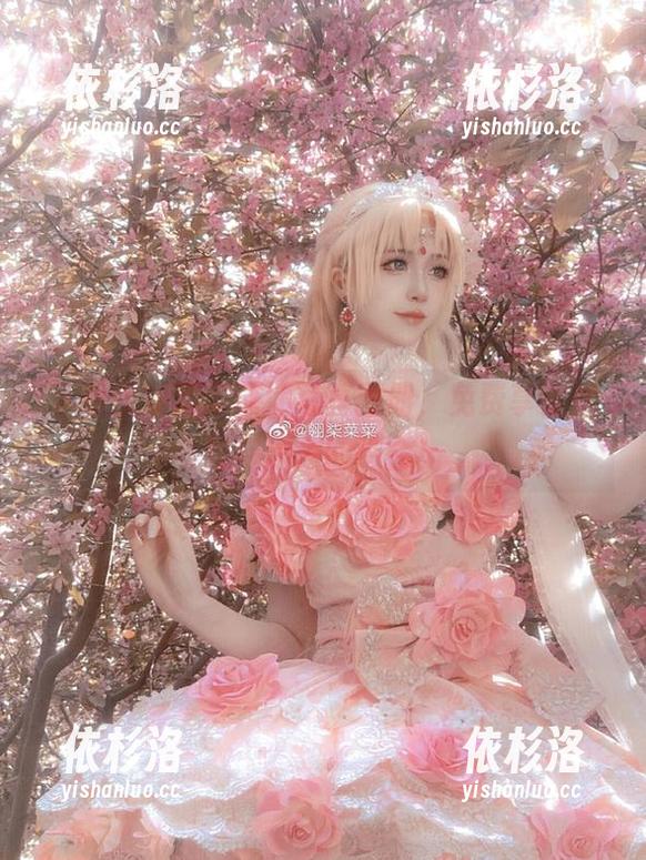 翎柒菜菜 下载翎柒菜菜泳池写真图册,免费享受优雅与清凉的结合!