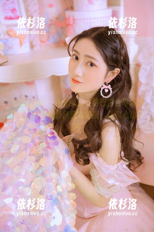 花漾show-Angela小热巴 花漾show - Angela小热巴白色写真图包,宛如梦境般精致与清新,让你心动不已