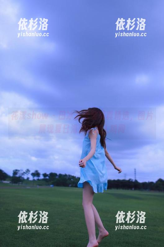 花漾show - 田冰冰泳装写真精选，图片展现夏日海滩的迷人瞬间