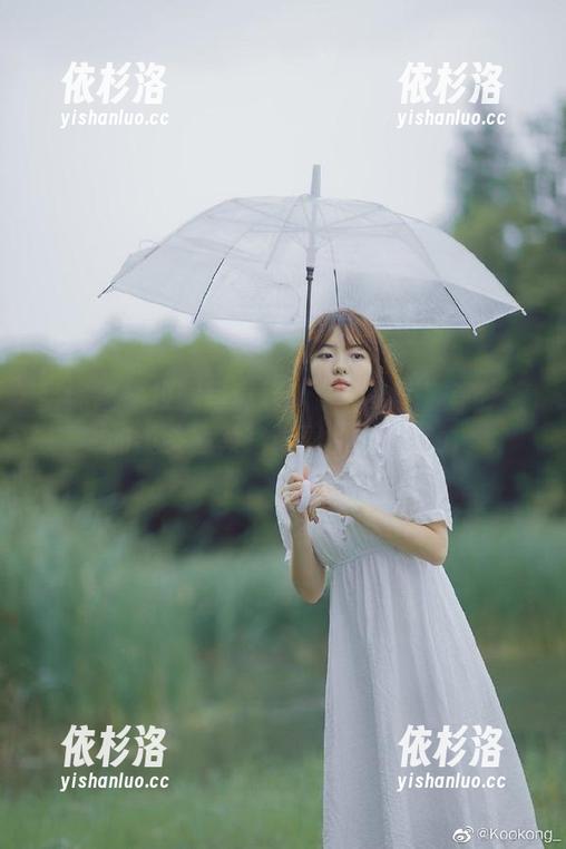 蜜桃社-李梦婷 蜜桃社 - 校园写真更新系列:跟随李梦婷的镜头,领略青春的无限魅力