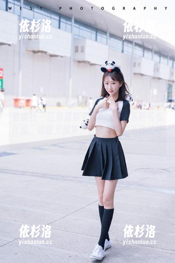 蜜桃社-缇娜美Tinami 蜜桃社 - 这组缇娜美Tinami的私拍毛衣作品,保暖又搞笑,直击冬季挡不住的寒风!