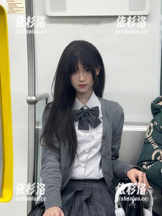 觅芙少女-若若 觅芙少女 - 瞬间捕捉:若若空姐的最新图包带你领略空中生活