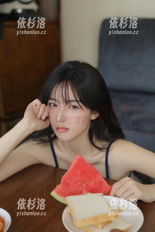 语画界-奶瓶 语画界 - 奶瓶内衣合集:原图中隐藏的诱惑,让你欲罢不能!