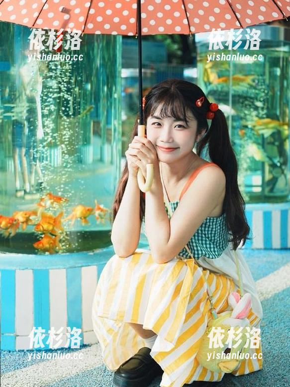 语画界-程程程 语画界 - 免费欣赏程程程空姐制服私房摄影合集,感受不同风格的空姐妩媚精彩!
