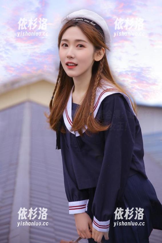 微密圈 - 铁锤姐姐的连衣裙合集：让你在朋友圈里瞬间变身时尚女王！