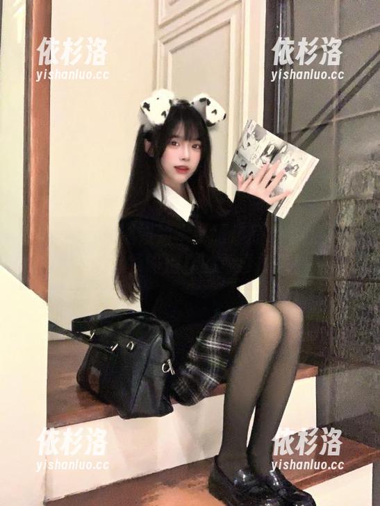 微密圈 - 铁锤姐姐水手服作品集全新更新，带你领略别样的青春风采！