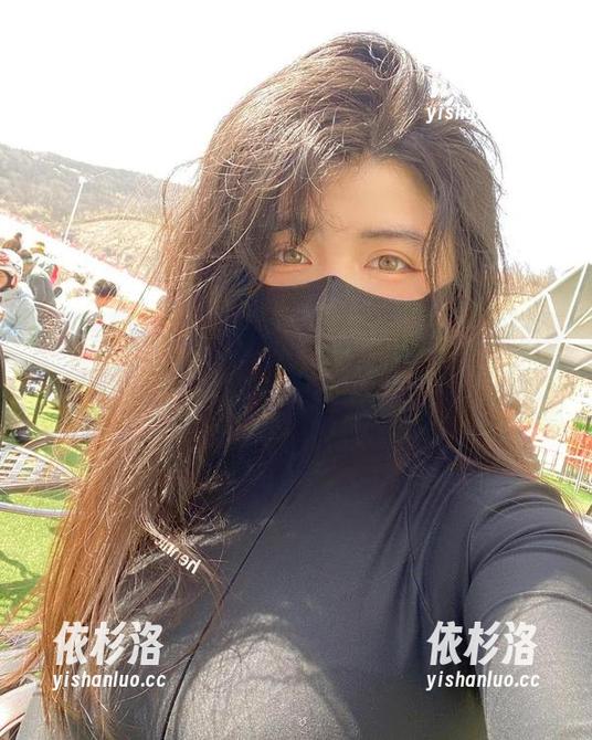 阿寨寨 解锁阿寨寨的OL液化上衣,下载最美的cos照,感受时尚的的独特气息!