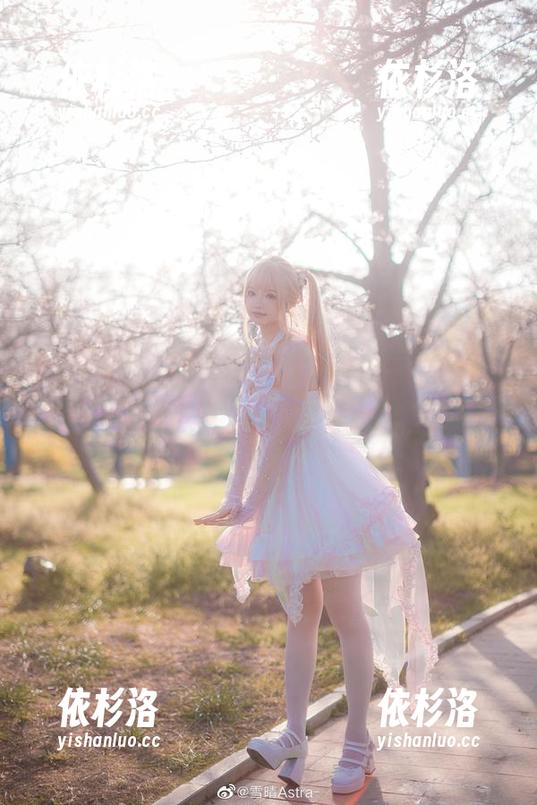 雪晴Astra 雪晴Astra教室优雅壁纸:精美写真合集唤醒你的创作灵感