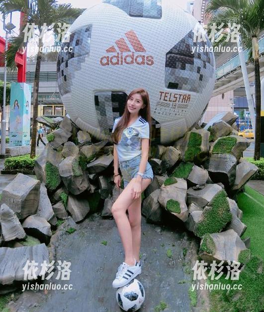 青豆客-Luvian本能 青豆客 - Luvian本能的牛仔裤让我知道,真正的美图写真是勇敢展现自己的不完美!