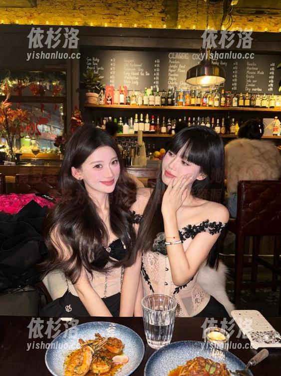 青豆客-王语纯 青豆客 - 亲密接触王语纯女王:她的作品集将为你提供丰富的艺术资源!