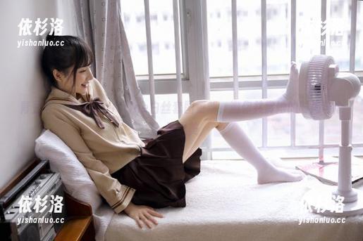 青豆客-黄可christine 青豆客 - 黄可christine白丝套图更新,邀你共赏她的时尚与个性之美