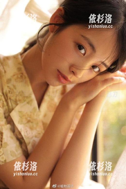 黎允熙baby 微密圈 - 细腻与优雅:黎允熙baby的“美女熙熙”写真网盘合集,完美呈现魅力!