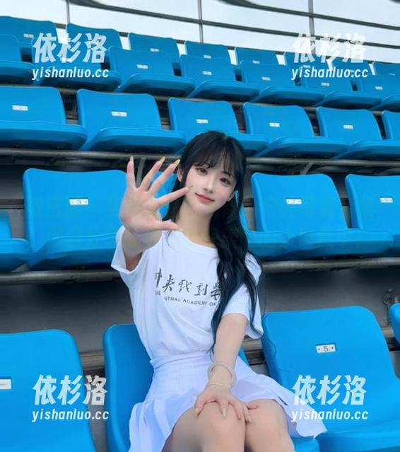 黑饱宝 微密圈 - 黑饱宝魅力无限的户外写真合集,网盘分享让你沉浸在美丽的大自然中!